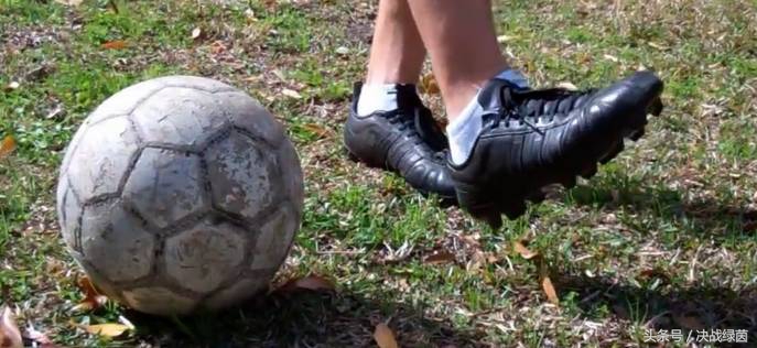 足球外脚背射门教学,足球怎样练习非惯用脚长传