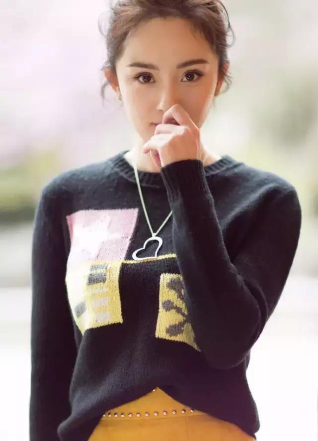 丸子头升级啦！这款炸毛丸子头，拯救你的大额头！