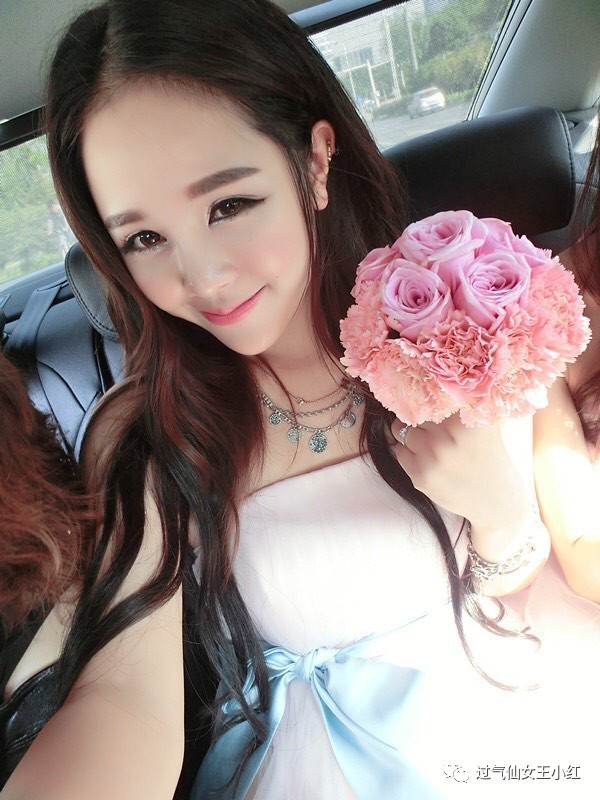 网红以前照片和现在照片转换,千万网红晒旧照对比现在