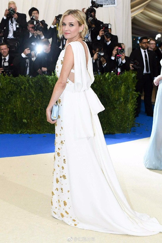 大幂幂大表姐美得稳妥可我更喜欢“玩很大”的日日和水果姐！