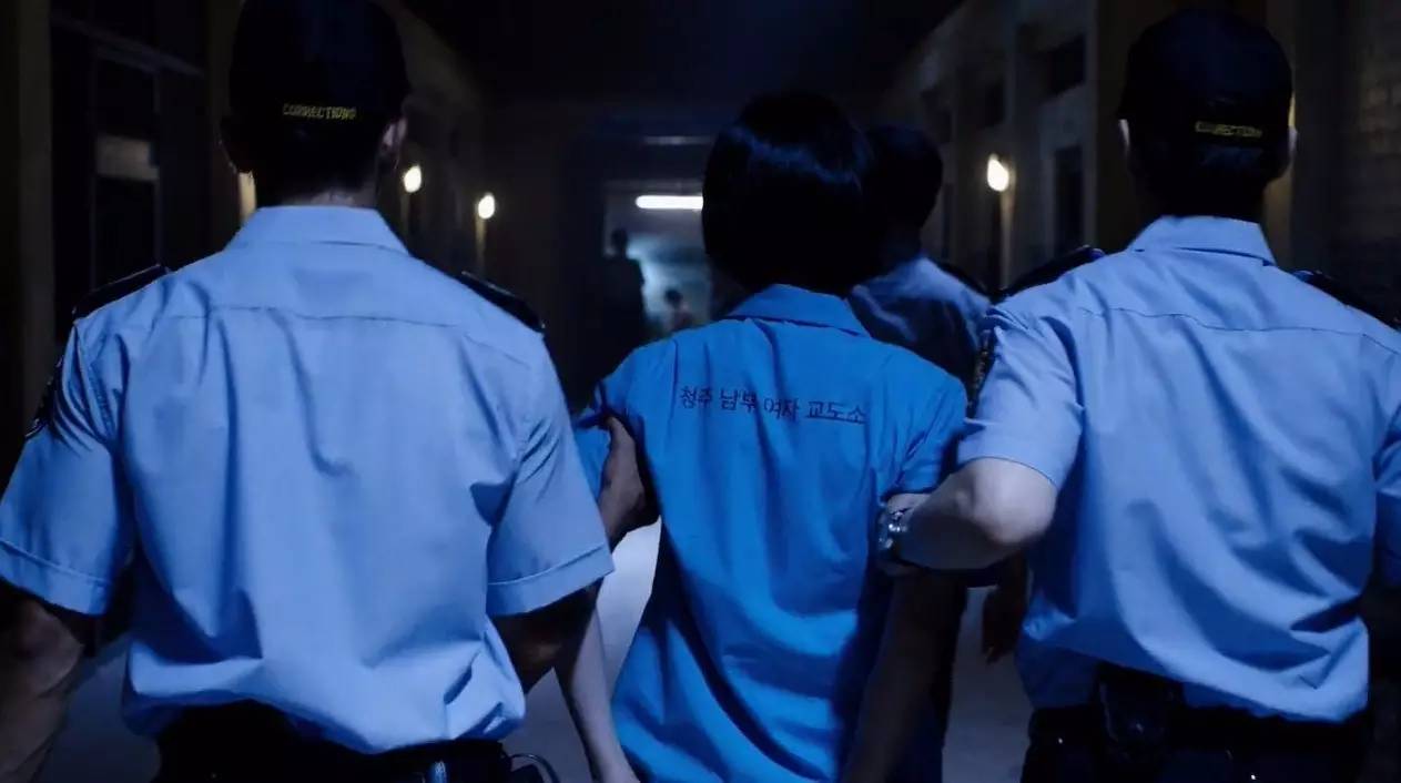 一次性放出8集，这部羞红妹子的美剧终于更新了！