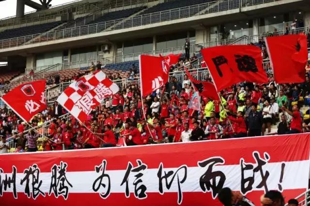 大雨挡不住的红色激情！全株洲人关注的顶级比赛嗨翻体育中心！