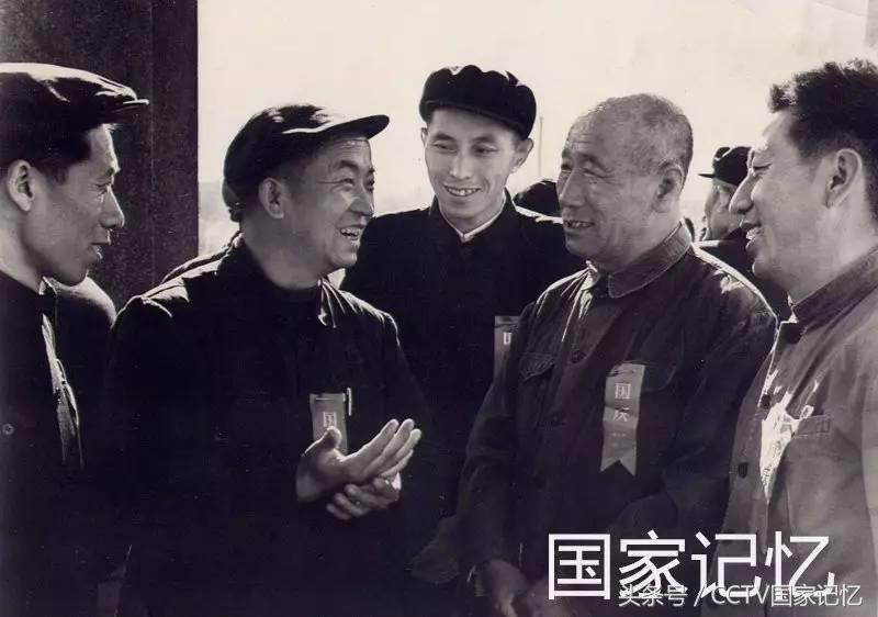 废品堆里捡到了一铁块,废铁堆里掏出来的宝贝