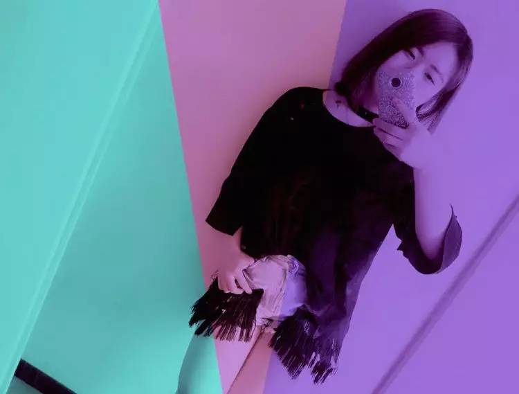 她们为别人穿的衣服，最后都一件一件脱了下来