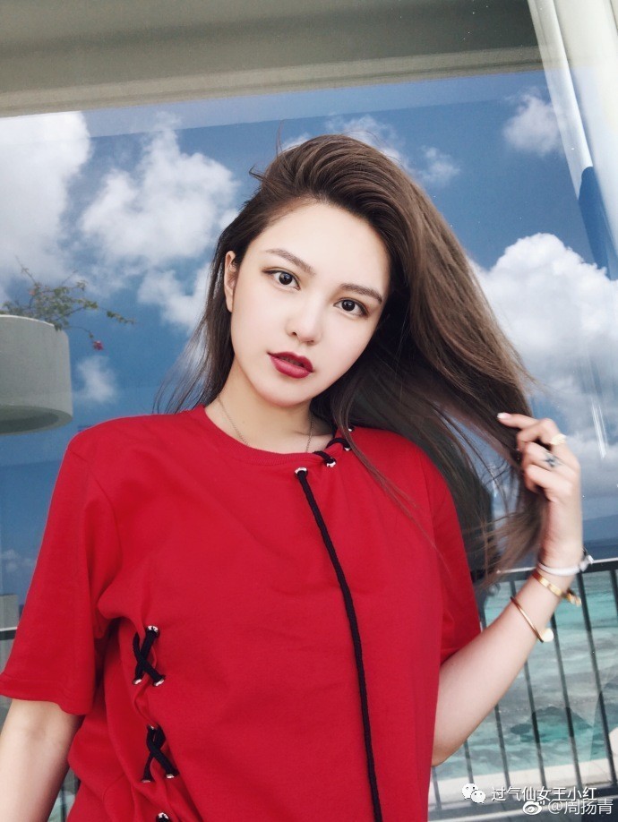 网红以前照片和现在照片转换,千万网红晒旧照对比现在