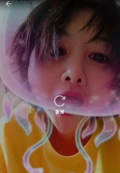 郑爽压力大深夜失眠嘴角上火，早晨起床头发凌乱不忘卖萌放飞自我