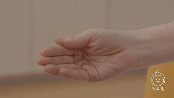 如何照顾新生婴儿第一个月,刚出生一个月的婴儿应该怎么照顾