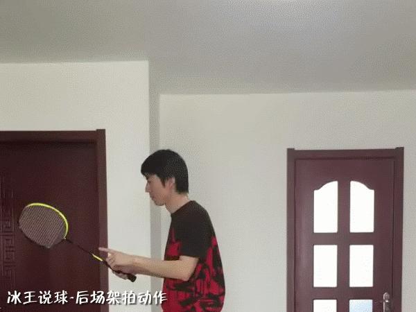 羽毛球引拍挥拍技巧,羽毛球挥拍技巧以及注意事项