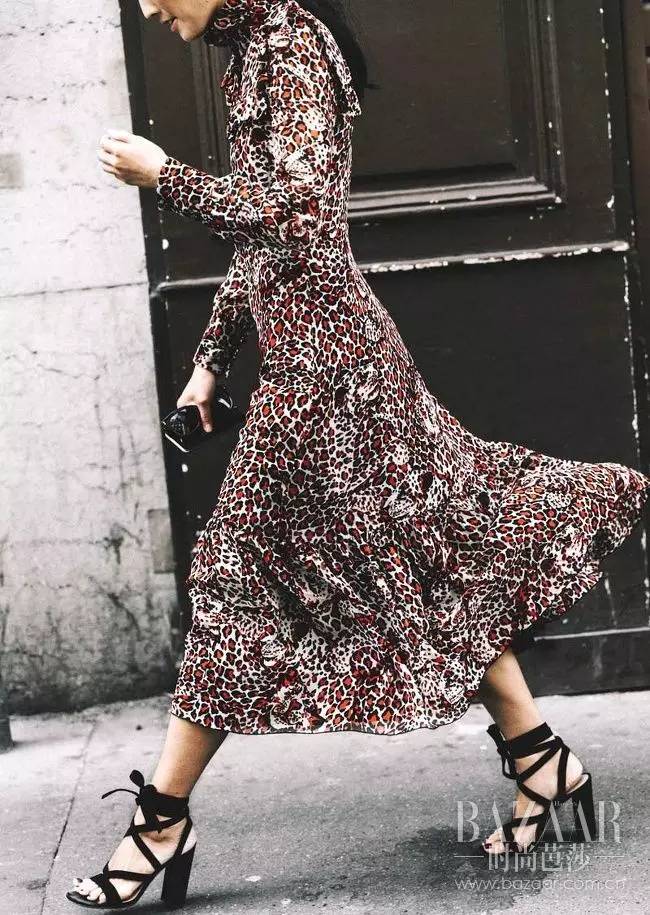 复古印花连衣裙怎么搭配好看,复古印花连衣裙适合优雅的女人穿