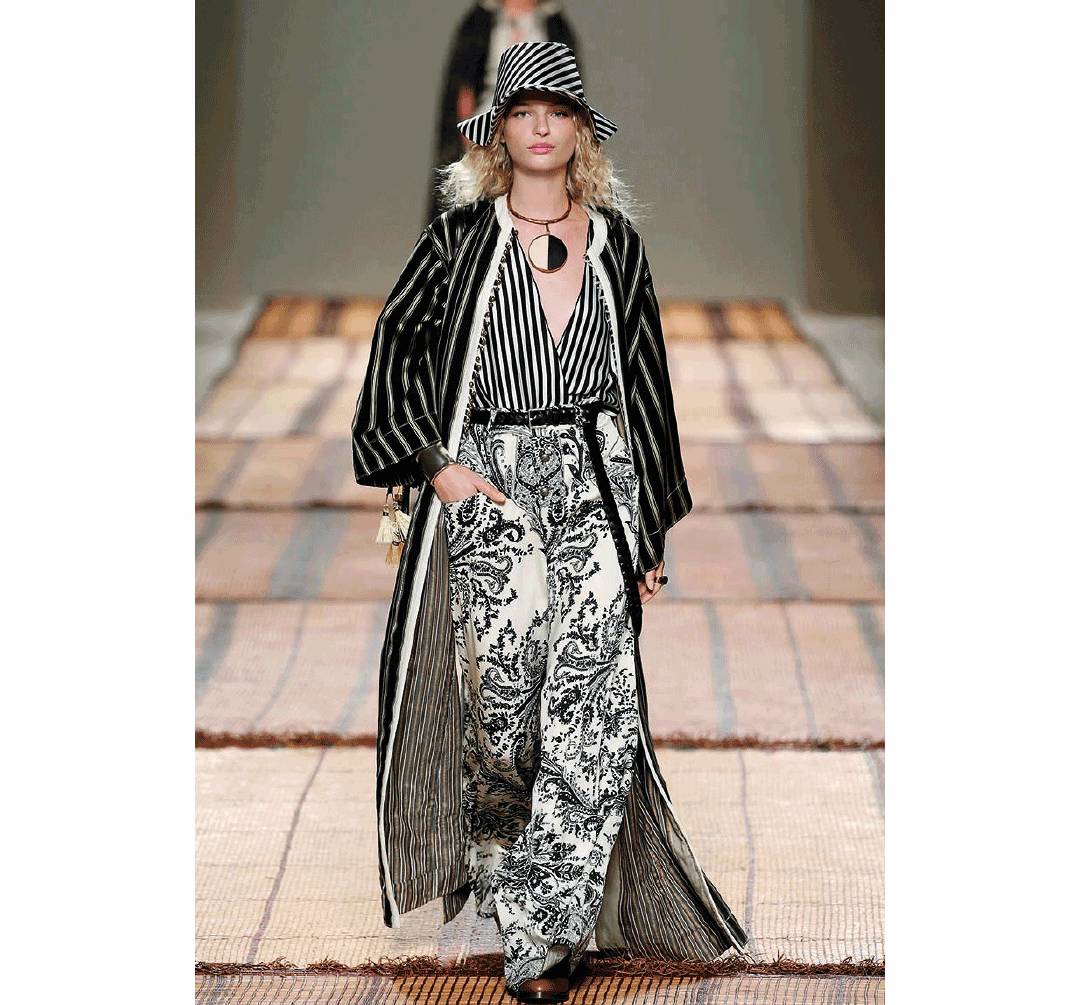 撞衫不可怕谁丑谁尴尬的视频,撞衫不可怕谁丑谁尴尬配乐