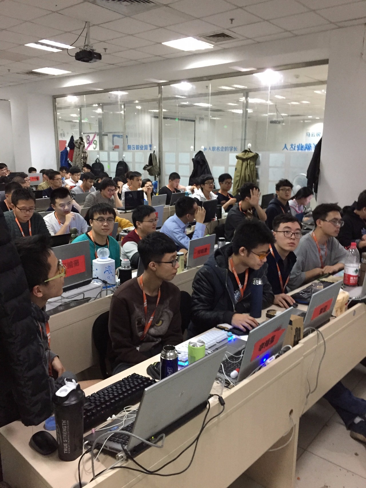 选择江工物有所值,首月薪资超乎想象——记我校“三高就业”优秀学子代表风采