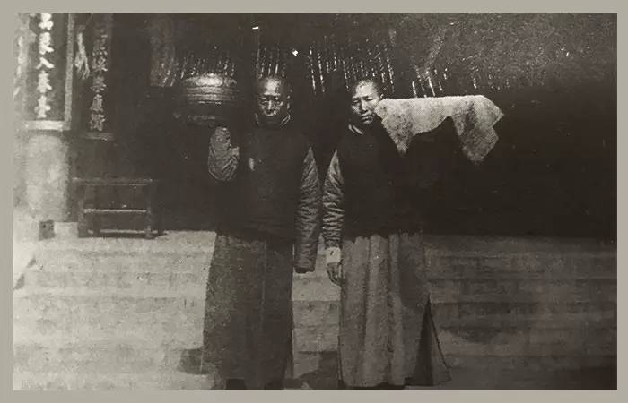 中国夺宝奇兵：圆明园有具男尸命根子丢了，唯一线索是瓶花露水