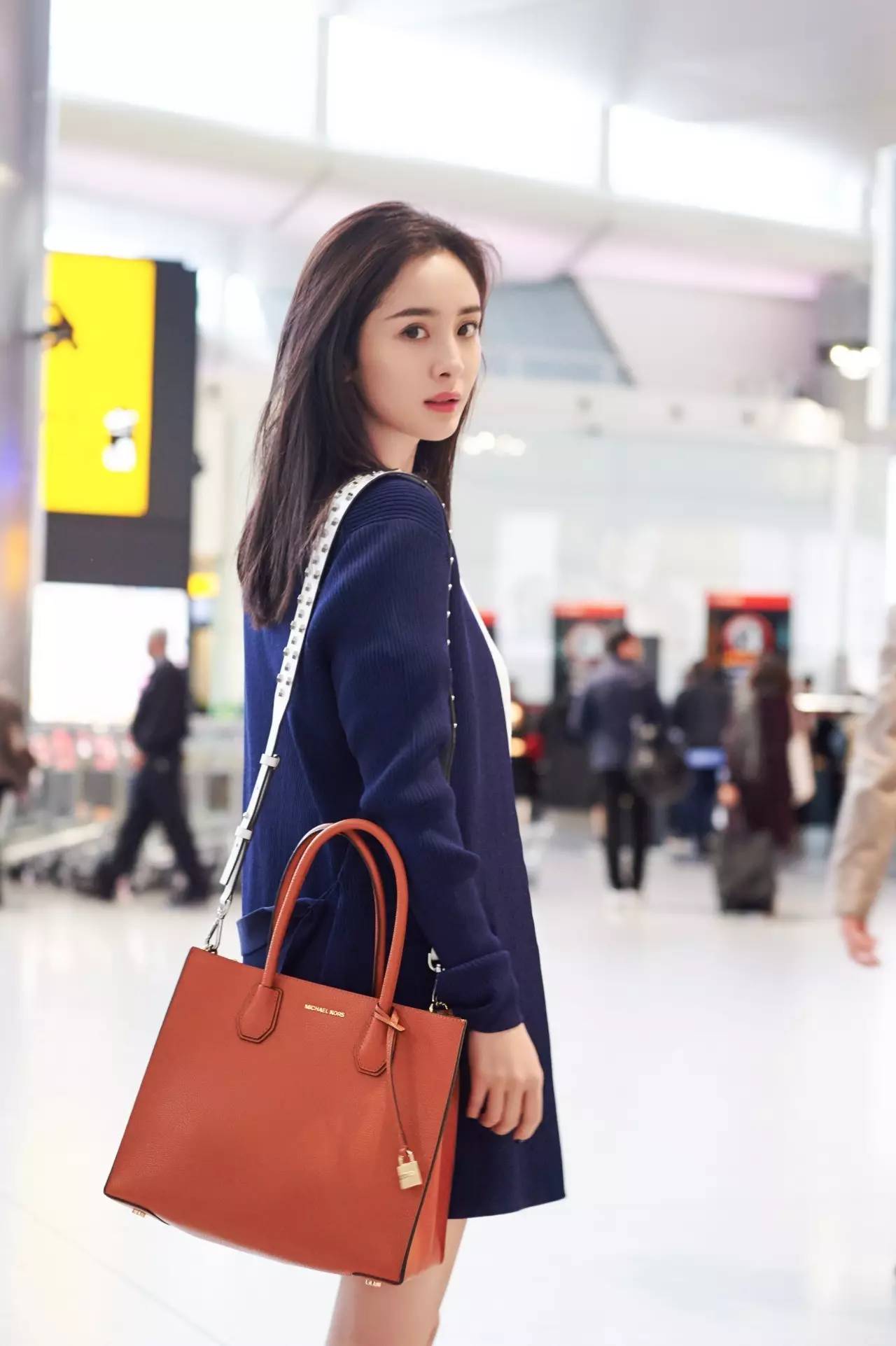 杨幂metgala红毯万寿牡丹现场,杨幂上红毯