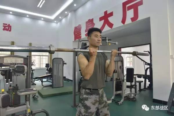 军营健身达人教你如何练出好身材,健身器械体能训练大全