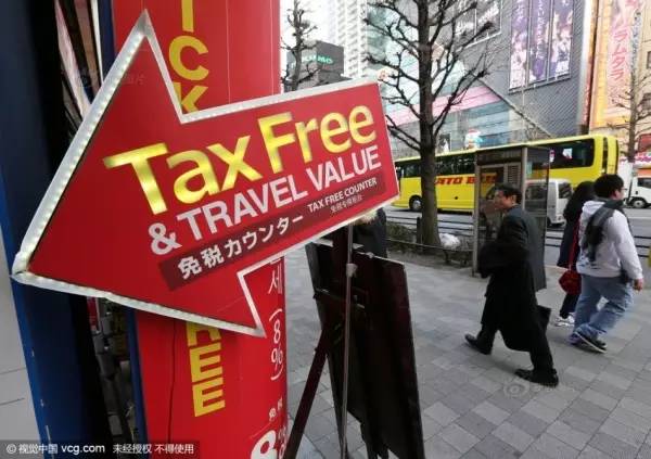 中国游客春节“挤爆”免税店，去年共花了1.2万亿。香港*乱暴**纵火游客大幅下降。