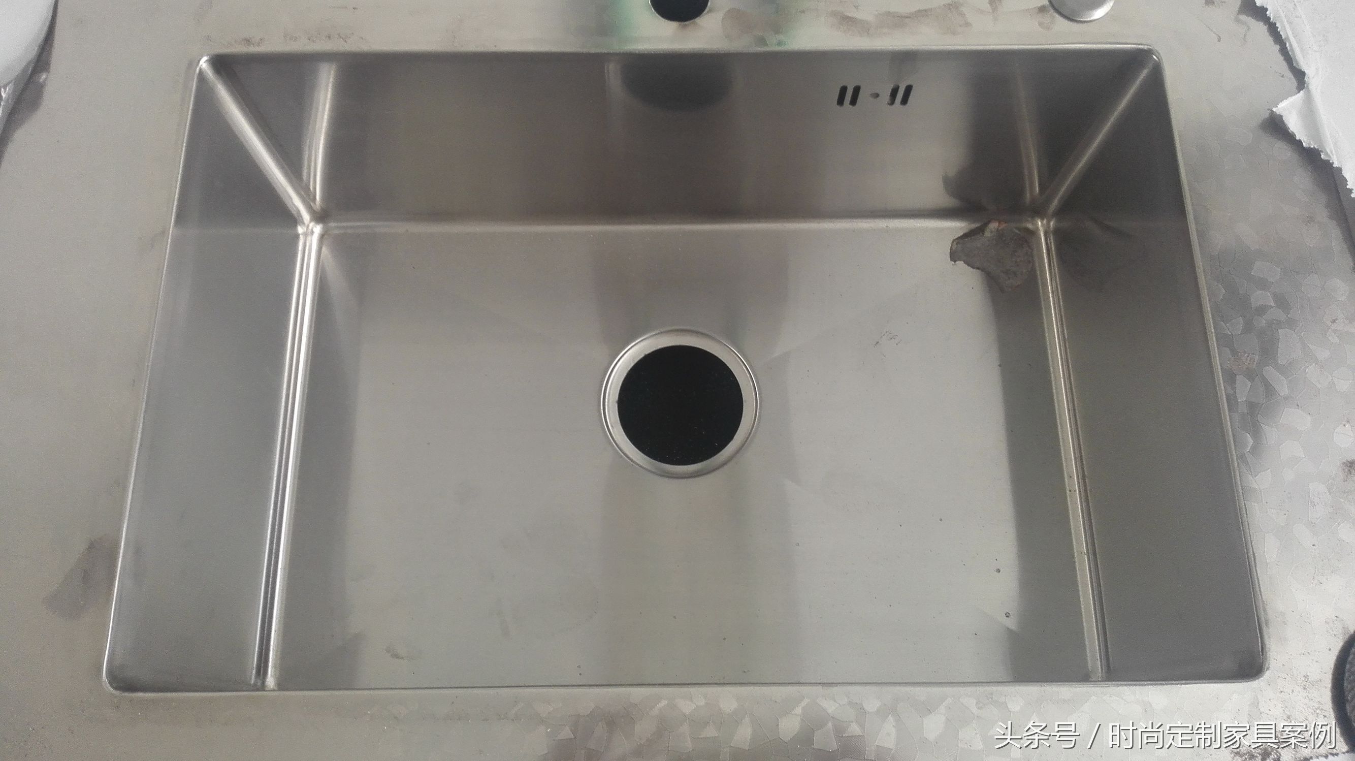 不锈钢台面橱柜组装全过程视频,不锈钢台面的水槽安装视频