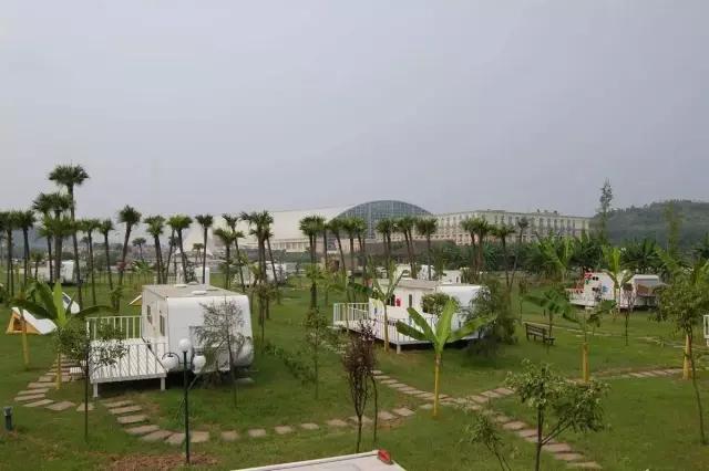 四川房车露营,川藏线上最火的房车露营基地
