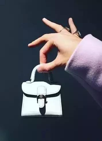 漆皮是不是很硬的,漆皮是人造革吗