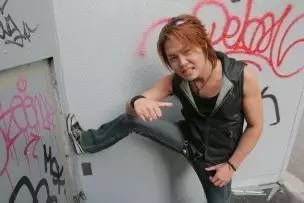 年入百万一天赚多少钱,年入几十万上百万视频