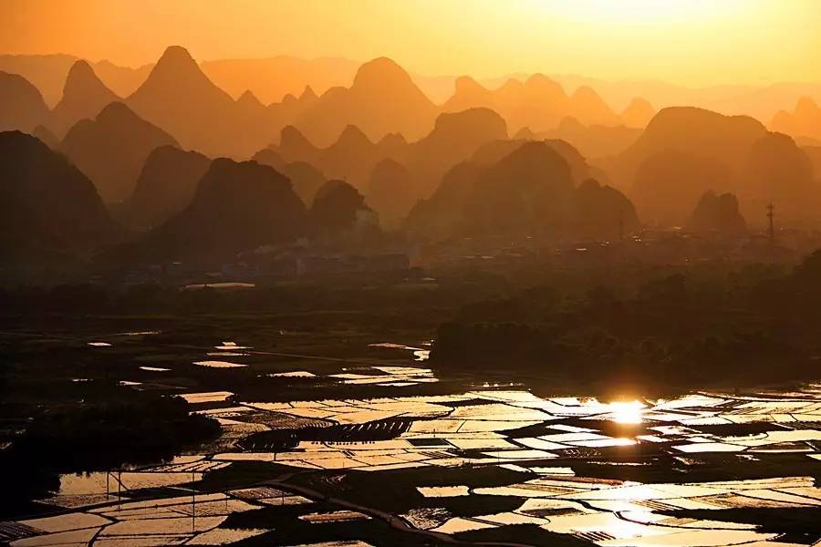 元宝山下,山水云间,悠悠闲云时光,恰好那时我也在