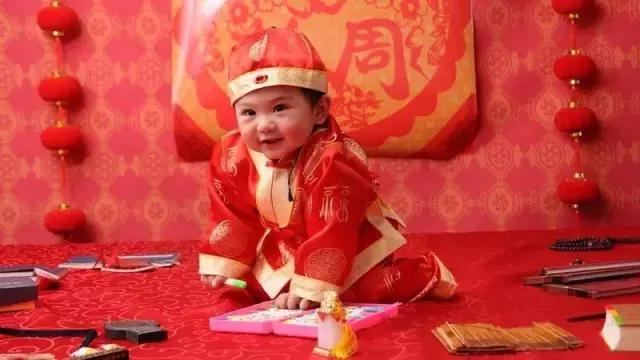 生孩子三天报喜准备啥,孩子过百日有什么讲究
