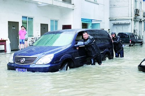 车发动机进水怎么处理,车发动机轻微进水怎么处理