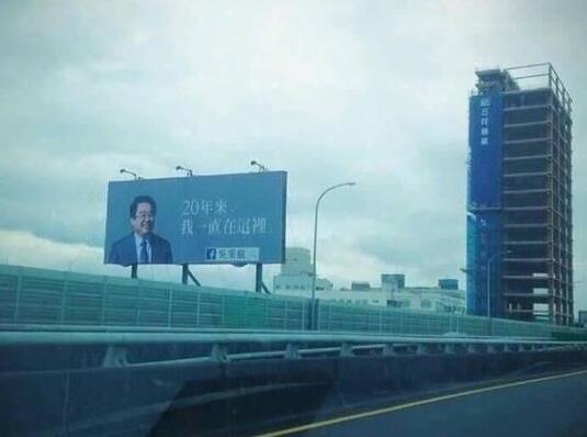 美女你这身材，玩这个动作是不是太危险了