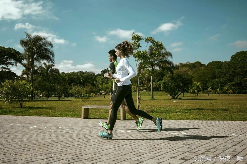 初跑者跑鞋怎么根据脚型选,如何选好一个合适的跑步鞋