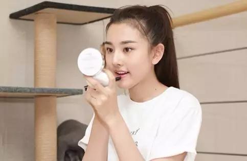 宋祖儿珍珠包,宋祖儿粉色包包