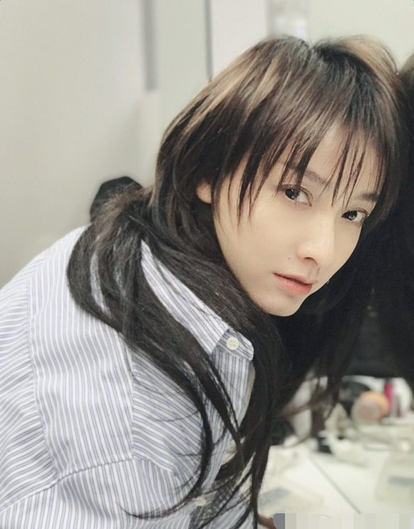 一直不愠不火，网传和李易峰在一起，这么美的她你一定没见过！