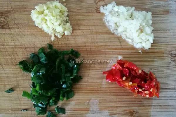 吃素就吃蛋白质丰富得豆腐，好吃到连盘子都能吃掉