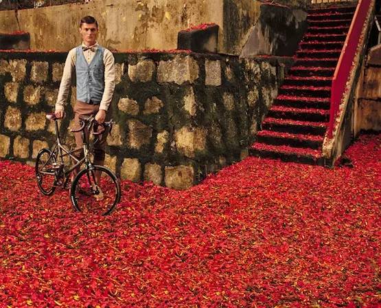 你怎么穿得像格利高里·派克？因为要参加复古骑行派对啊！