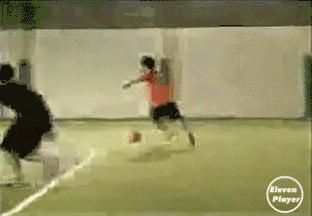 足球过人技巧二次变向,怎样带球过人足球技巧教学