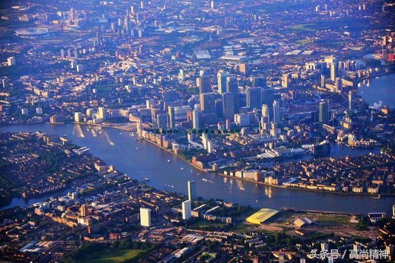 男子踩飞行板飞越英吉利海峡,法国飞人23分钟飞越英吉利海峡