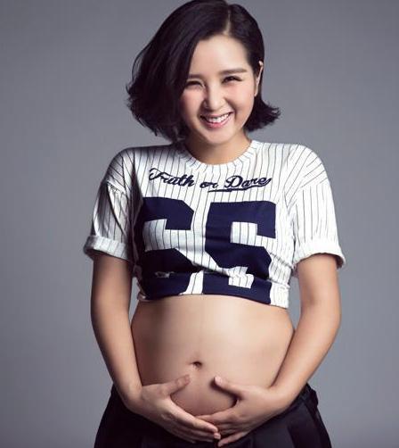 baby的大肚照很温馨,另一对明星夫妇大肚照遭网友喷口水