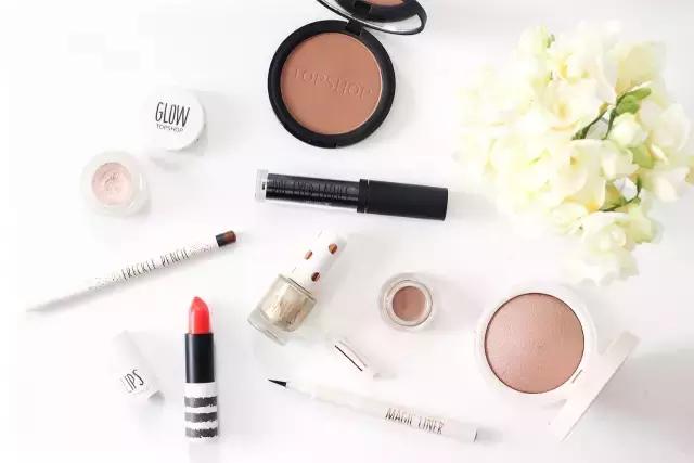 卖衣服每次都要跑去进货吗,卖衣服的都会打扮吗