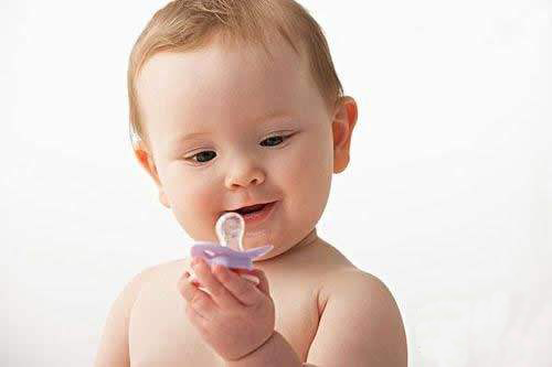 安抚奶嘴会不会把嘴巴变臭,宝宝长期吸安抚奶嘴嘴唇会变丑吗