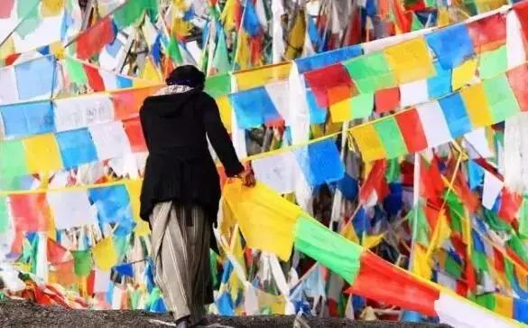 烤全羊、青稞酒、酥油茶，去*藏西**体验神秘的藏历新年，扎西德勒！