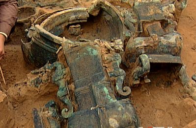 退路封死后，他们无意间发现墓道又通往了另一个方向