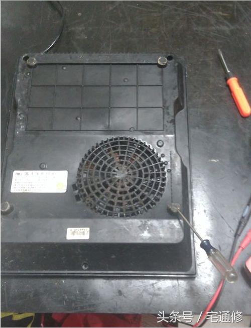 电磁炉冒火一下不通电怎么修,电磁炉有吱吱声不通电怎么维修
