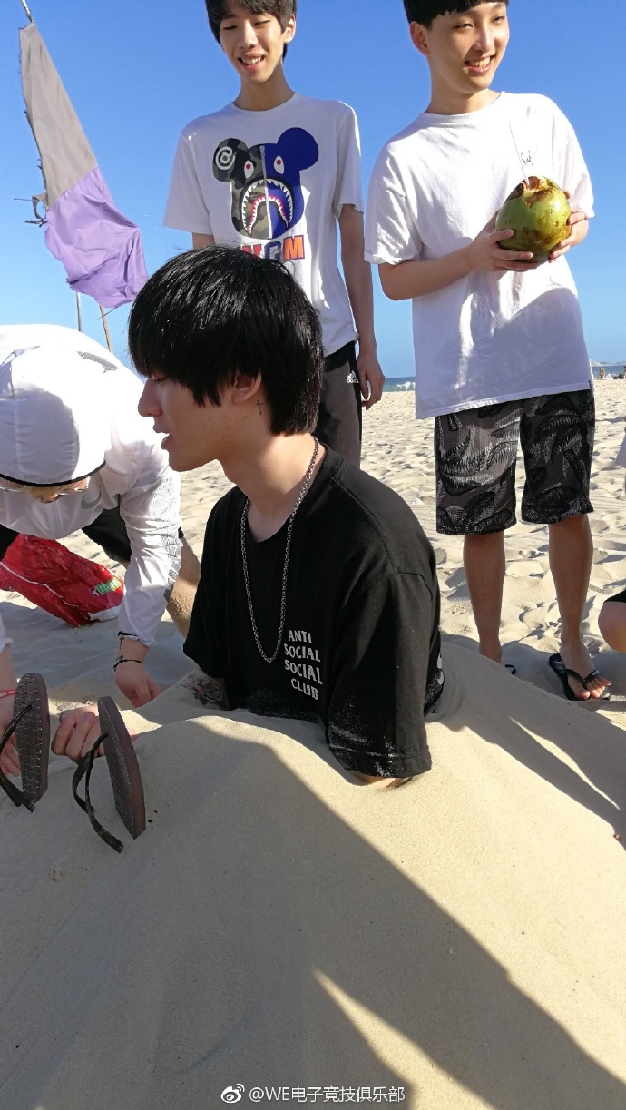 we战队背景图片,we战队微笑复出