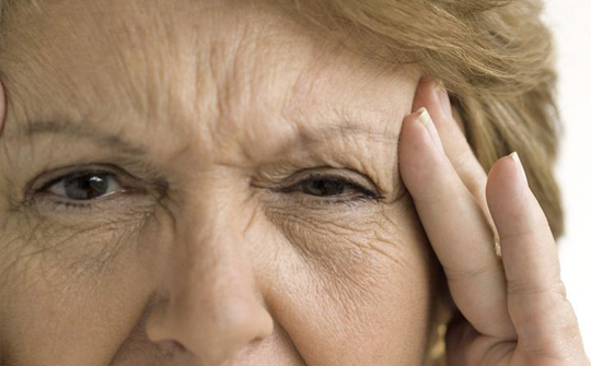 突发脑出血的10秒钟自救方法,突发脑溢血应该如何急救