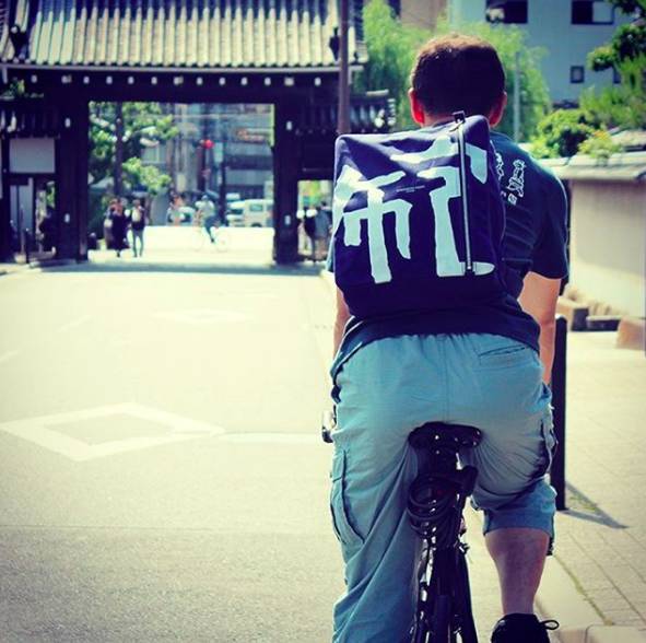 lv的帆布包580一个,lv帆布包排队