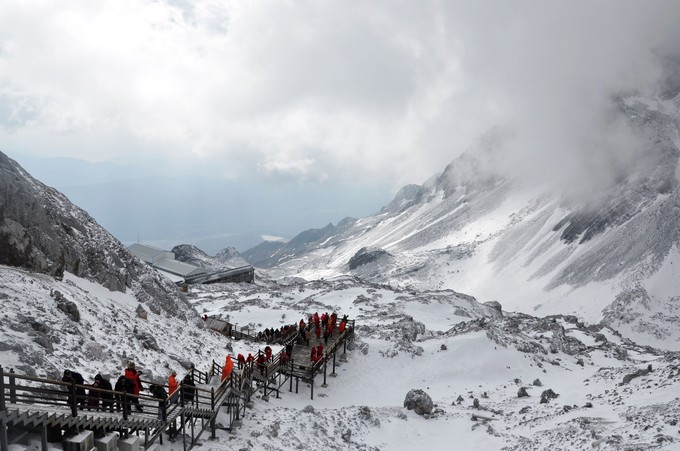 玉龙雪山纳西人心中的神山,玉龙雪山是当地纳西族的神山