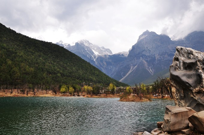玉龙雪山纳西人心中的神山,玉龙雪山是当地纳西族的神山