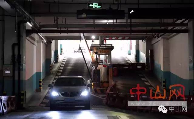 停车过夜19个小时收费95元,夜间停车2小时收费10元