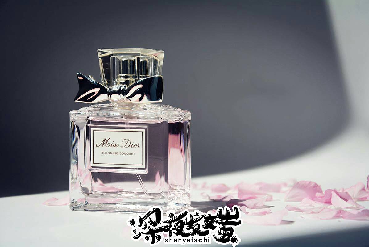 为什么买的香水味道一样的,为什么别人买的香水那么好闻