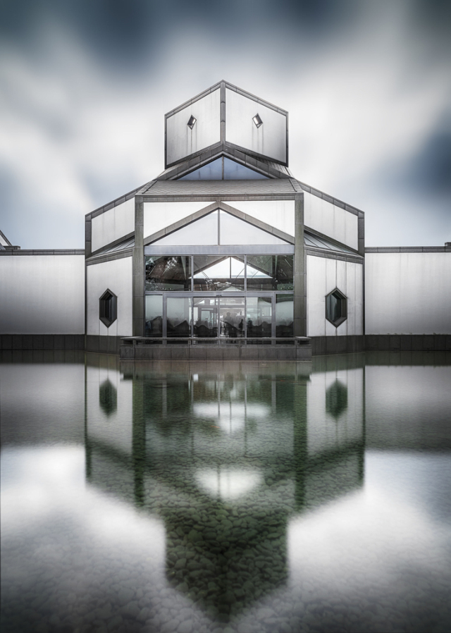 不为风物滋味好，此生何必住苏州