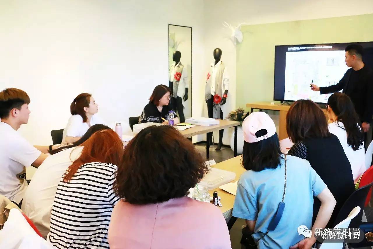 春夏dior服装店陈列,男装dior服装店陈列