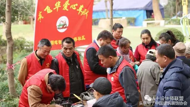 王铁给雷锋“的哥”换了新家还替他解决了儿子的婚姻大事